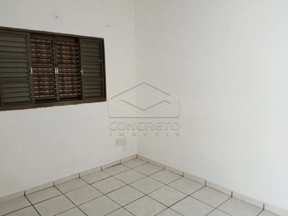 Alugar Apartamento / Kitnet em Len&ccedil;&oacute;is Paulista R$ 950,00 - Foto 4
