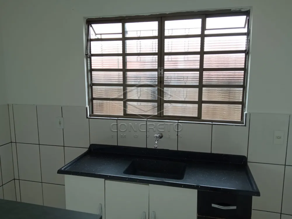 Alugar Apartamento / Kitnet em Len&ccedil;&oacute;is Paulista R$ 950,00 - Foto 2