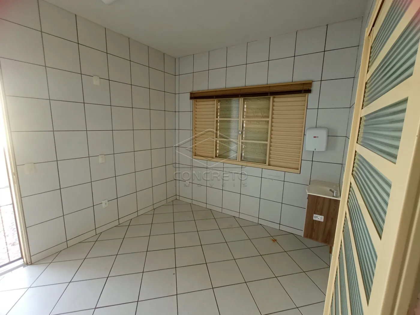 Alugar Comercial / Casa em Len&ccedil;&oacute;is Paulista R$ 3.000,00 - Foto 4