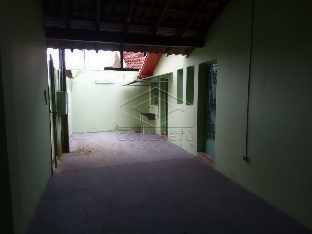Alugar Casa / Padr&atilde;o em Len&ccedil;&oacute;is Paulista R$ 800,00 - Foto 2