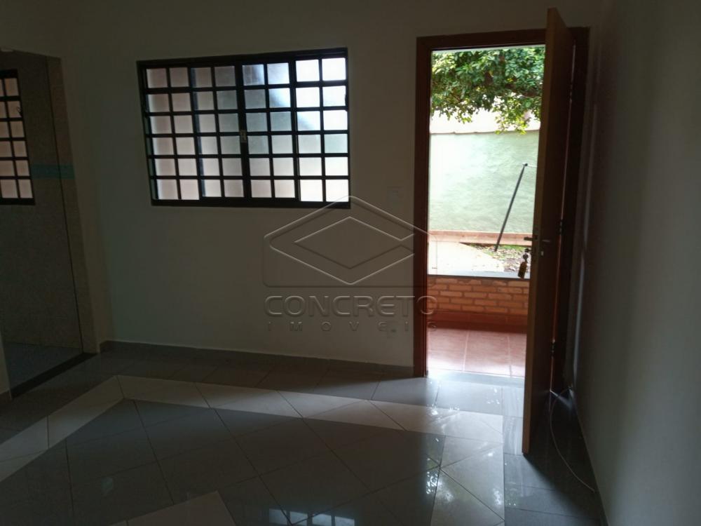 Alugar Casa / Padr&atilde;o em Len&ccedil;&oacute;is Paulista R$ 2.000,00 - Foto 2