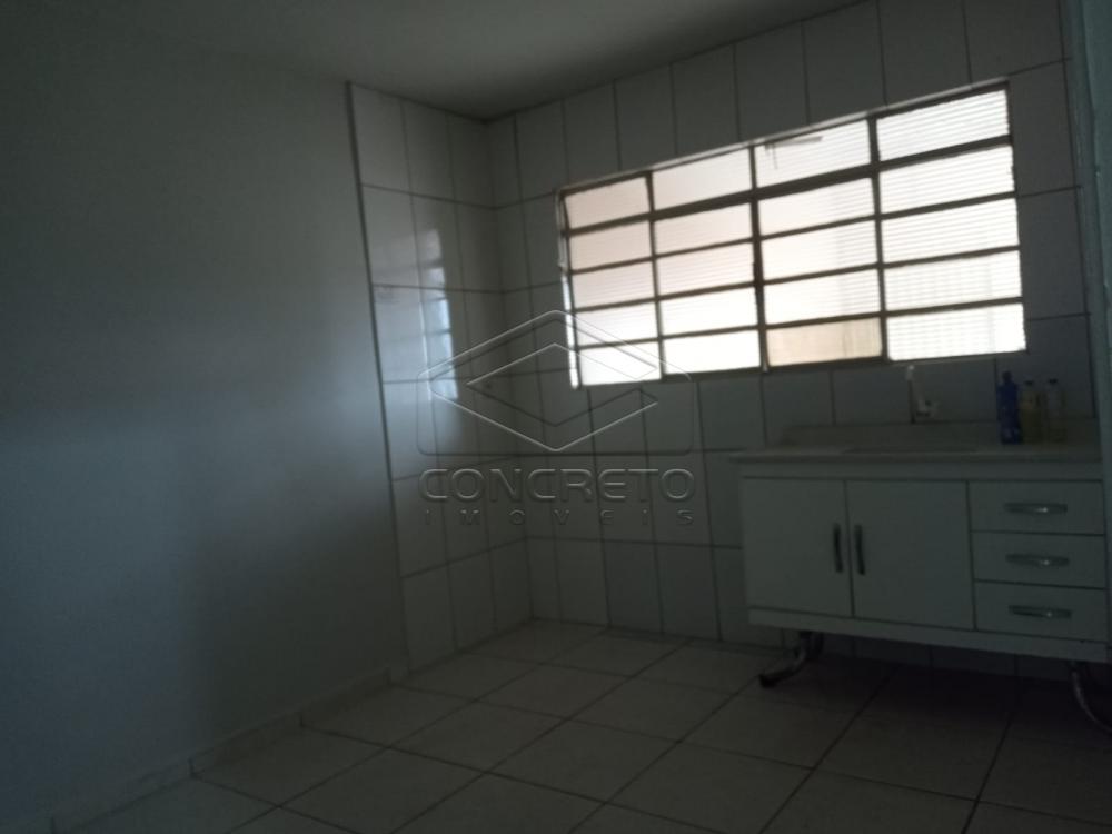 Alugar Casa / Padr&atilde;o em Len&ccedil;&oacute;is Paulista R$ 1.550,00 - Foto 3