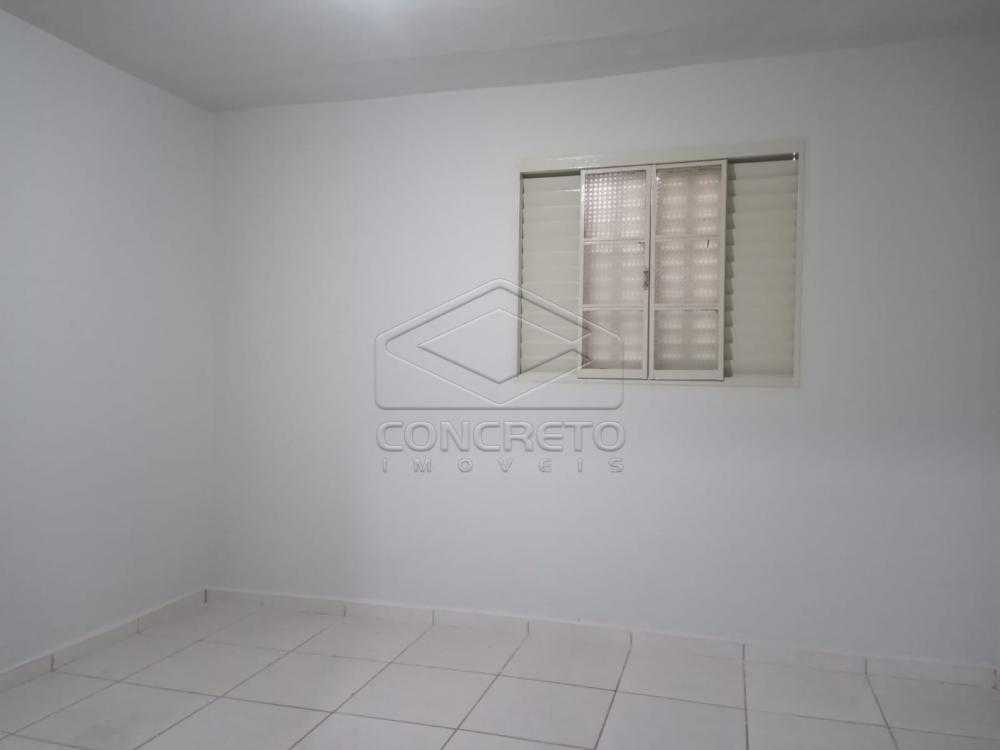 Alugar Casa / Padr&atilde;o em Len&ccedil;&oacute;is Paulista R$ 1.550,00 - Foto 5