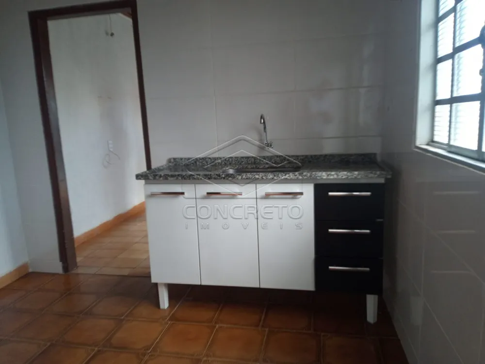 Alugar Casa / Padr&atilde;o em Len&ccedil;&oacute;is Paulista R$ 1.300,00 - Foto 4