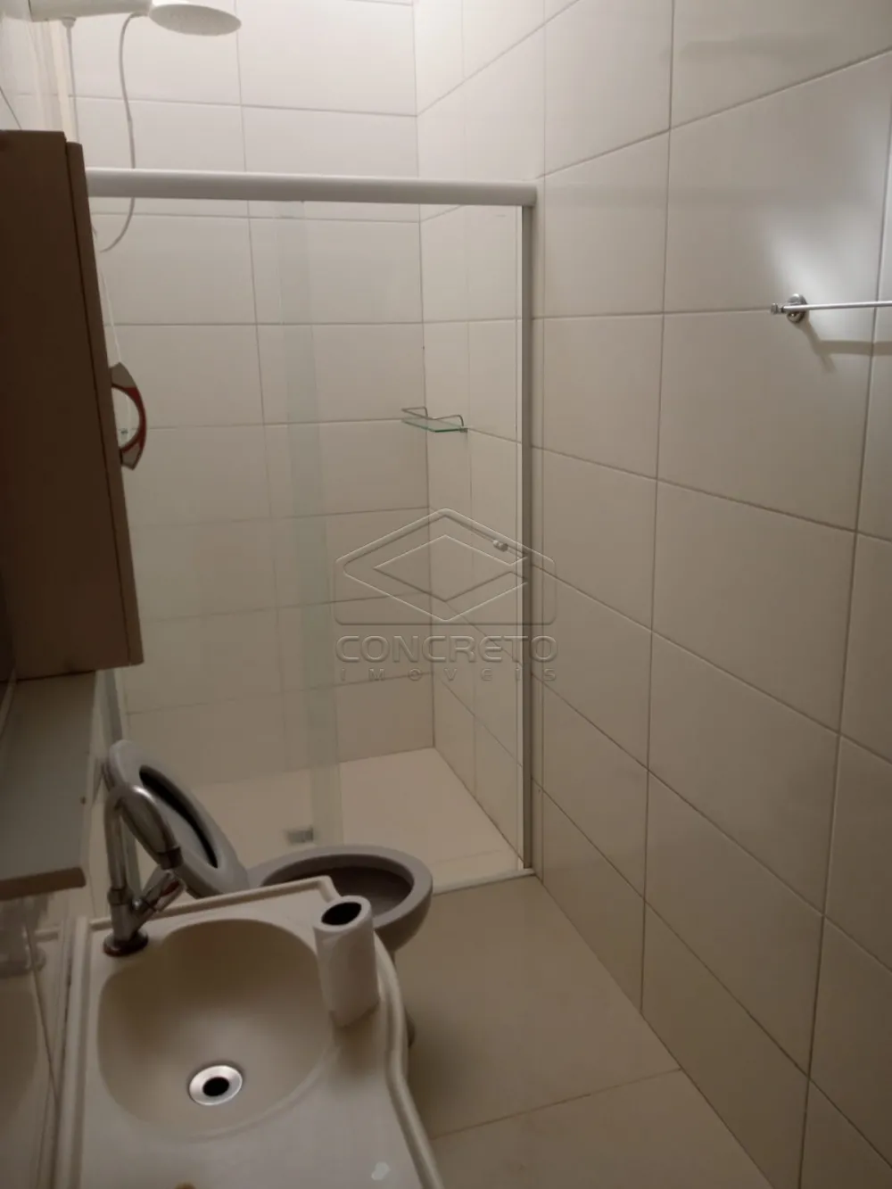 Alugar Casa / Padr&atilde;o em Len&ccedil;&oacute;is Paulista R$ 1.500,00 - Foto 4