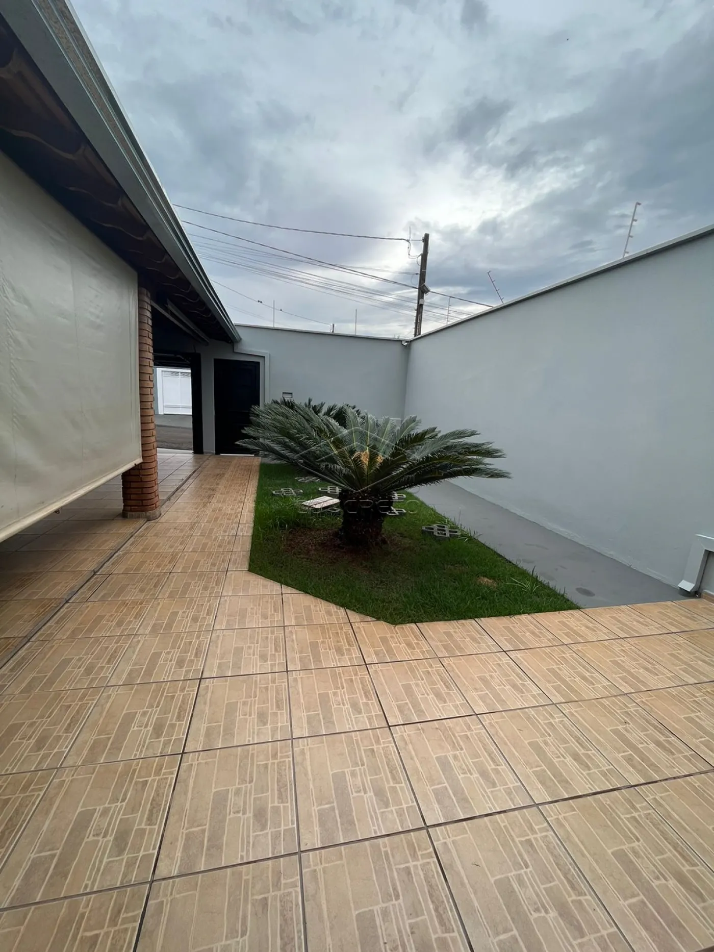 Alugar Casa / Padr&atilde;o em Len&ccedil;&oacute;is Paulista R$ 2.500,00 - Foto 6