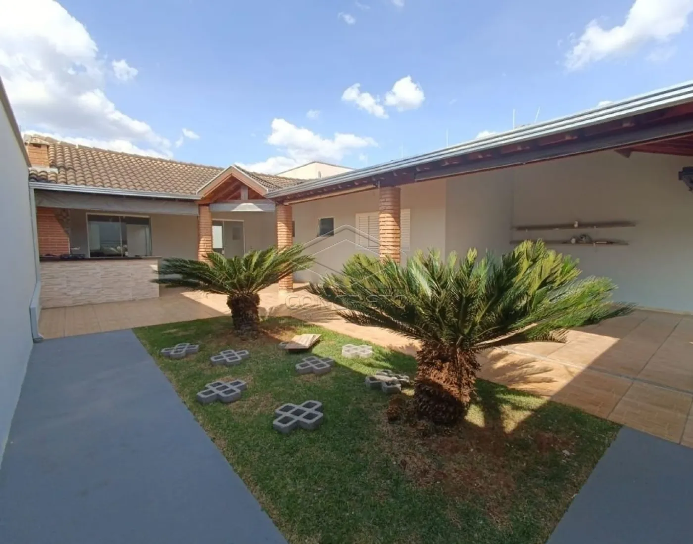 Alugar Casa / Padr&atilde;o em Len&ccedil;&oacute;is Paulista R$ 2.500,00 - Foto 2