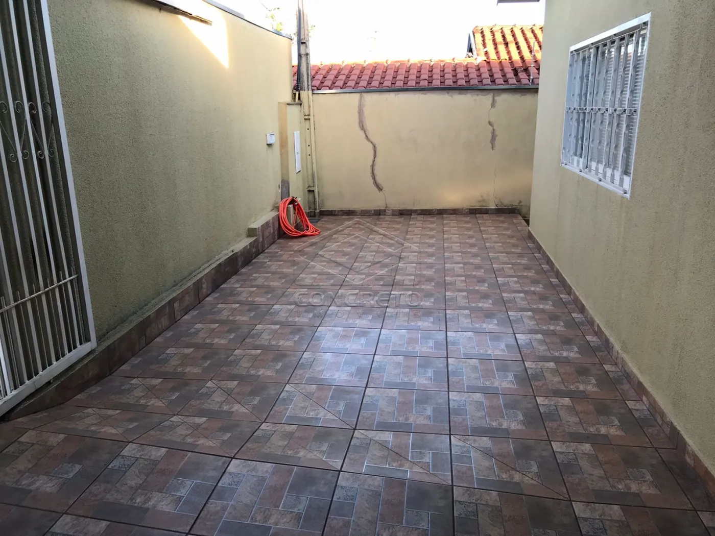 Comprar Casa / Padr&atilde;o em Len&ccedil;&oacute;is Paulista R$ 420.000,00 - Foto 2