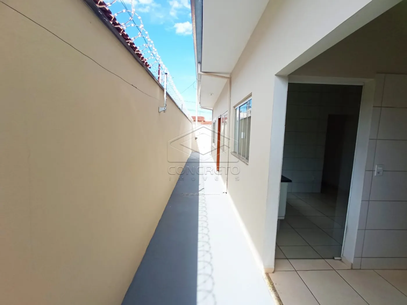 Alugar Casa / Padr&atilde;o em Len&ccedil;&oacute;is Paulista R$ 1.200,00 - Foto 2