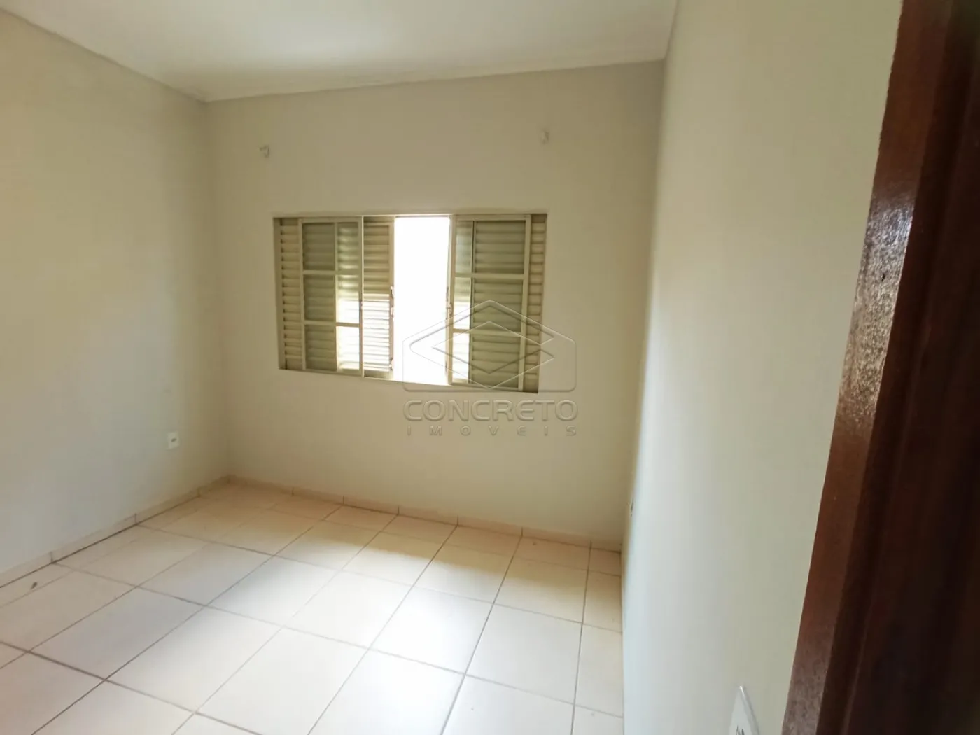 Alugar Casa / Padr&atilde;o em Len&ccedil;&oacute;is Paulista R$ 1.200,00 - Foto 5