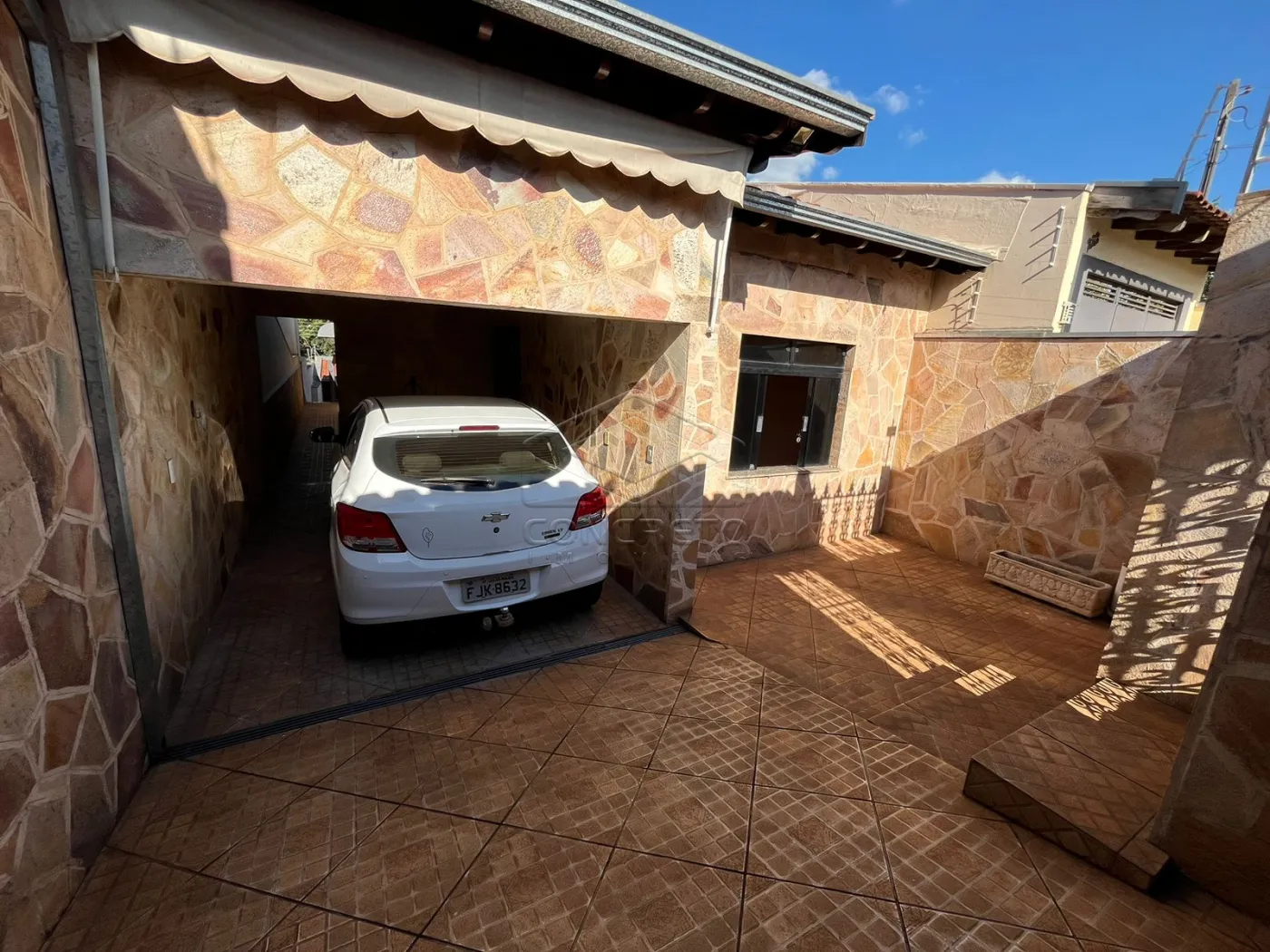 Alugar Casa / Padr&atilde;o em Len&ccedil;&oacute;is Paulista R$ 2.000,00 - Foto 1