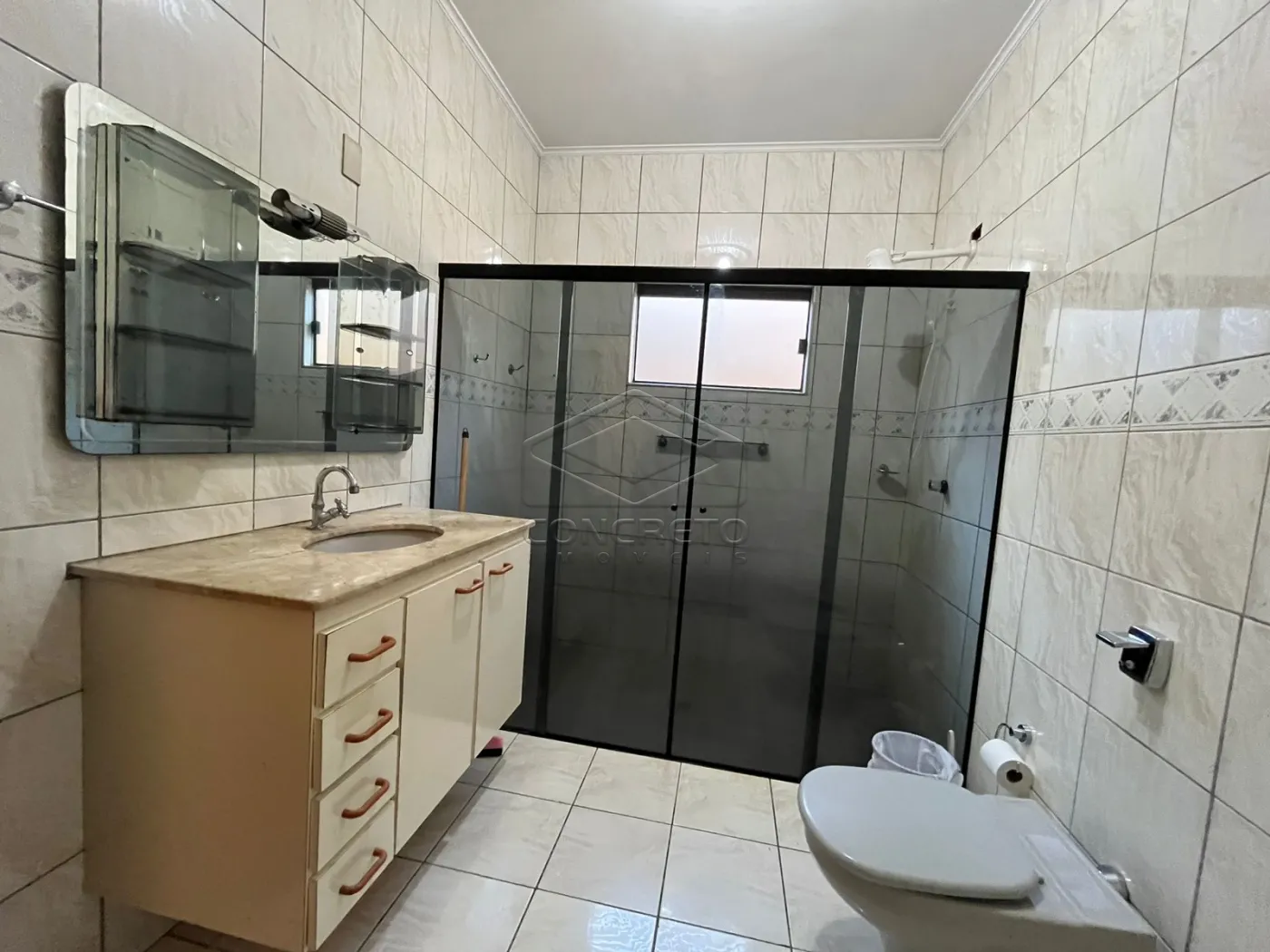 Alugar Casa / Padr&atilde;o em Len&ccedil;&oacute;is Paulista R$ 2.000,00 - Foto 4