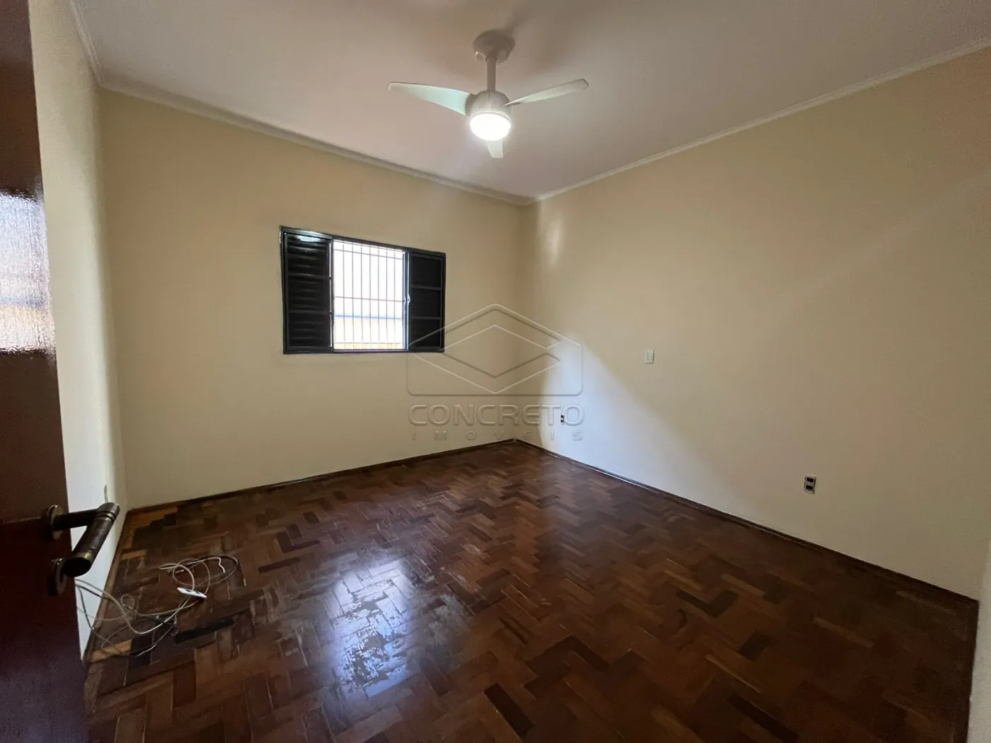 Alugar Casa / Padr&atilde;o em Len&ccedil;&oacute;is Paulista R$ 2.000,00 - Foto 9