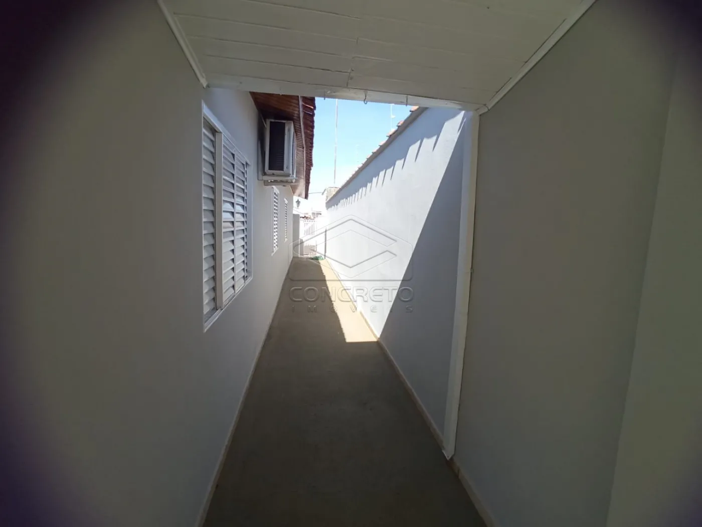 Alugar Casa / Padr&atilde;o em Len&ccedil;&oacute;is Paulista R$ 2.000,00 - Foto 3