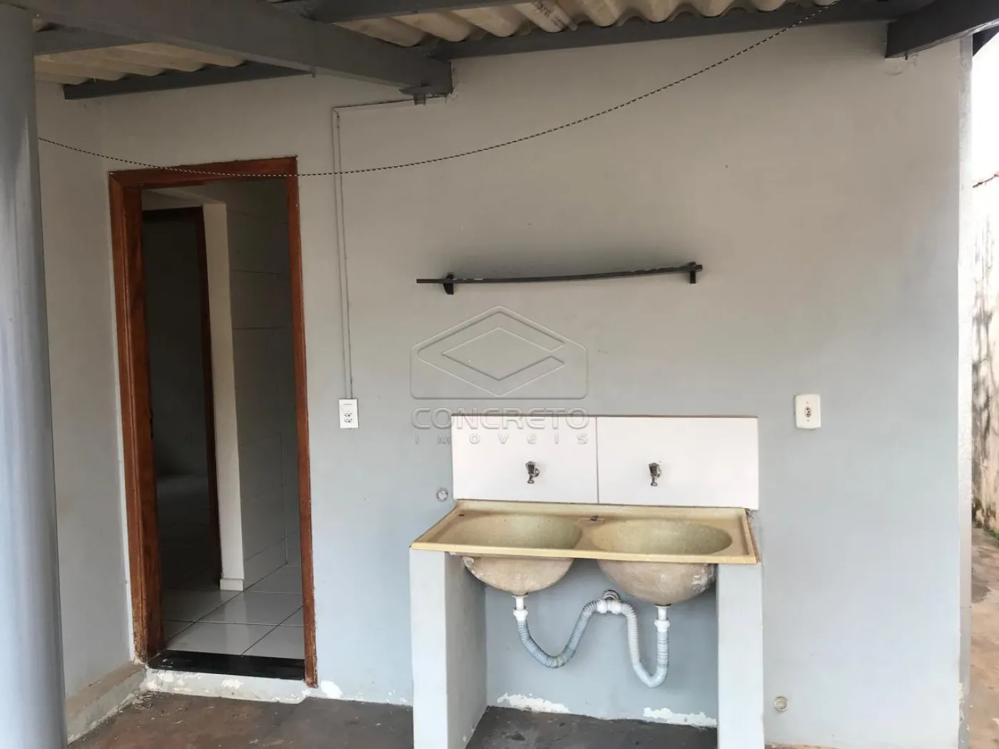 Comprar Casa / Padr&atilde;o em Len&ccedil;&oacute;is Paulista R$ 340.000,00 - Foto 2