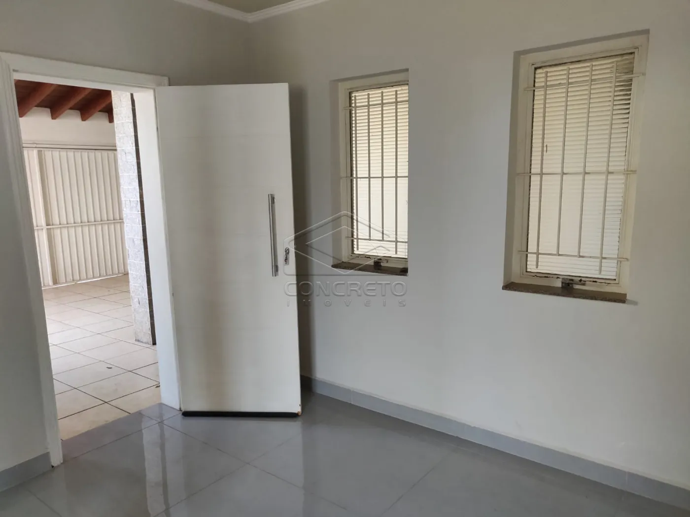 Alugar Casa / Padr&atilde;o em Len&ccedil;&oacute;is Paulista R$ 3.500,00 - Foto 1