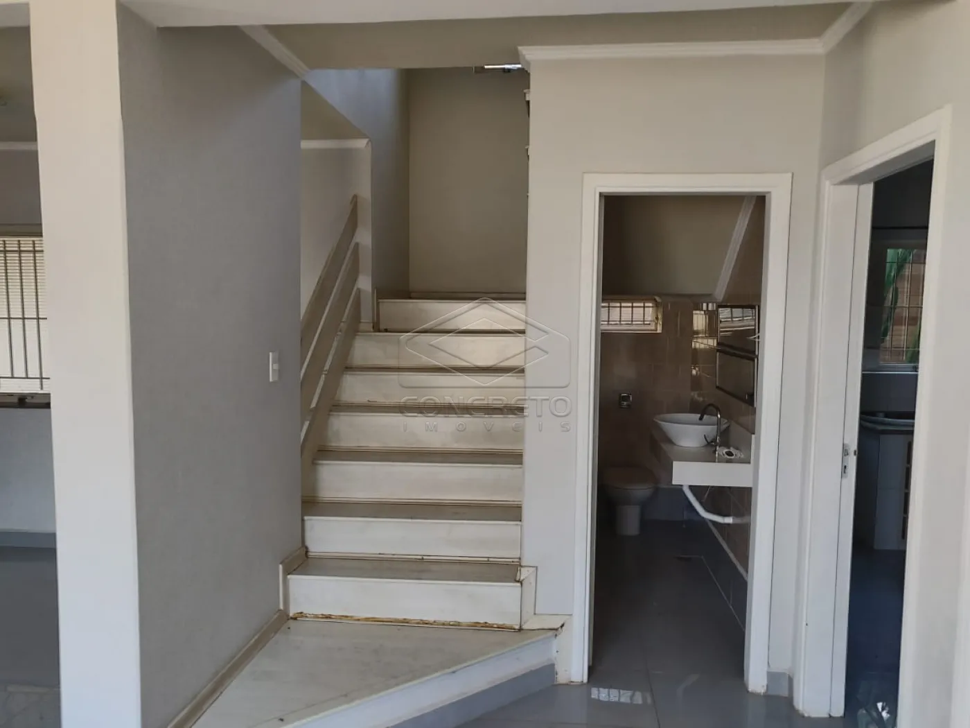 Alugar Casa / Padr&atilde;o em Len&ccedil;&oacute;is Paulista R$ 3.500,00 - Foto 2