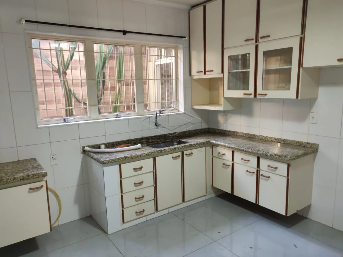 Alugar Casa / Padr&atilde;o em Len&ccedil;&oacute;is Paulista R$ 3.500,00 - Foto 23