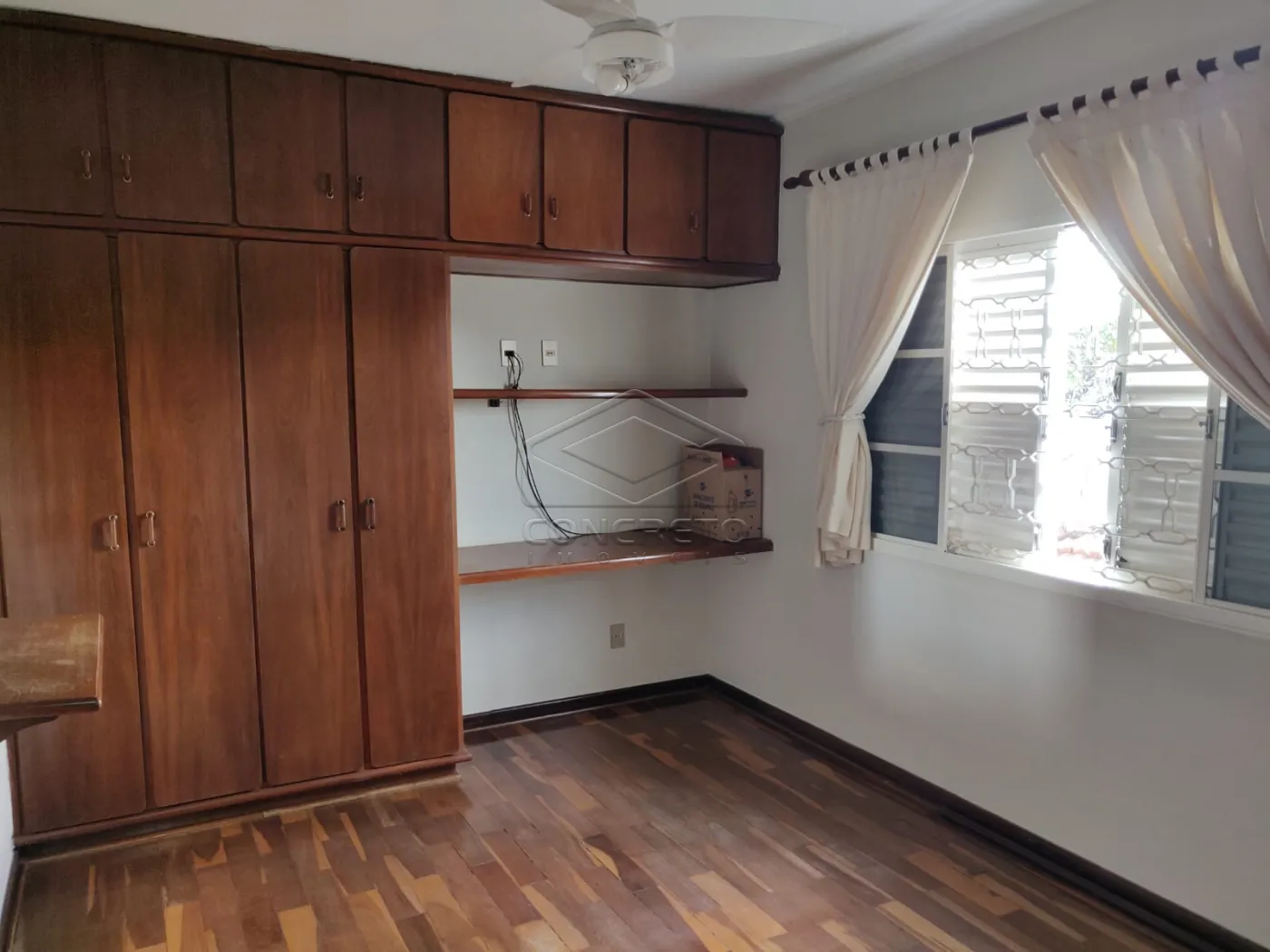 Alugar Casa / Sobrado em Len&ccedil;&oacute;is Paulista R$ 3.500,00 - Foto 8