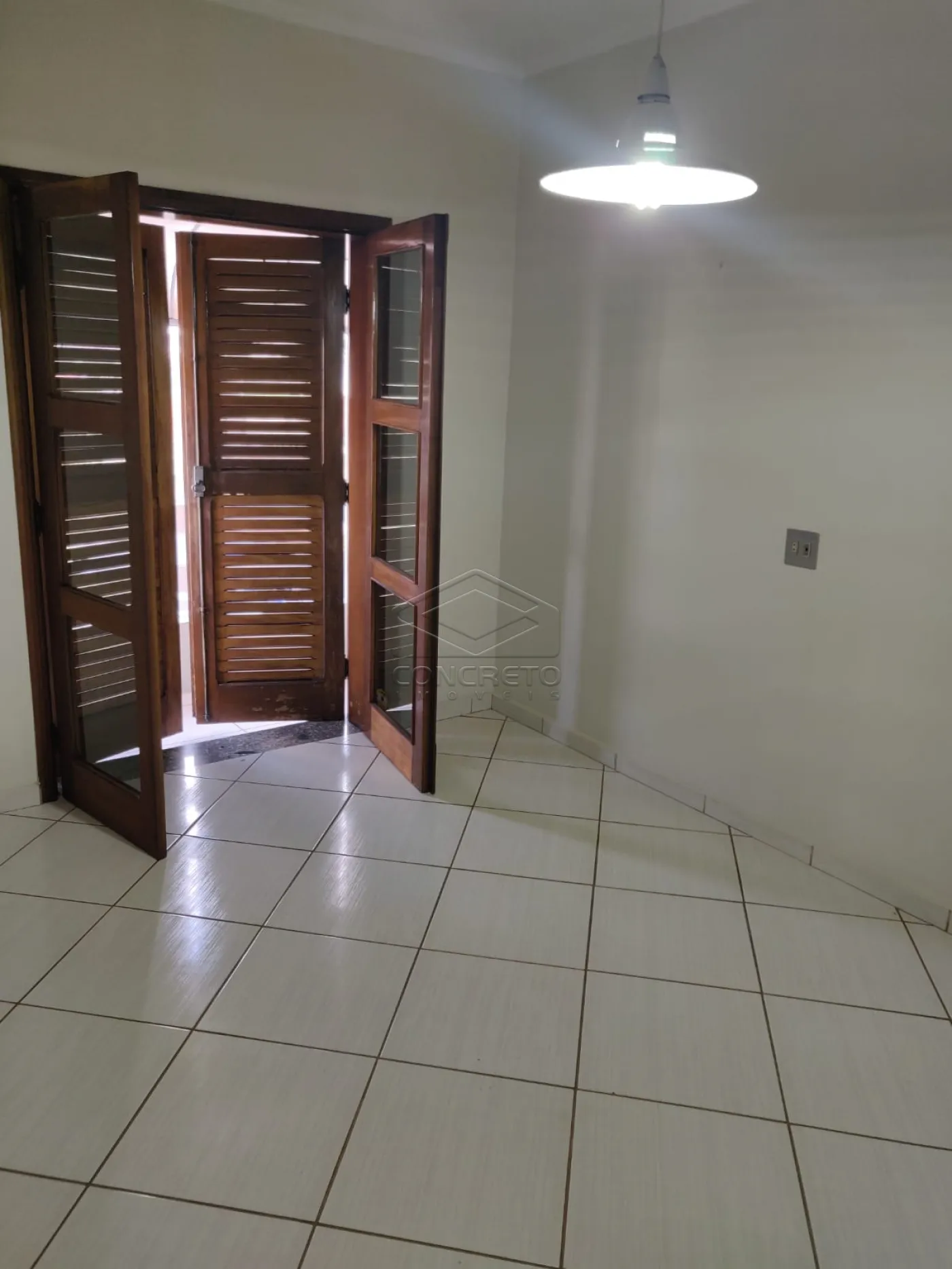 Alugar Casa / Sobrado em Len&ccedil;&oacute;is Paulista R$ 3.500,00 - Foto 10