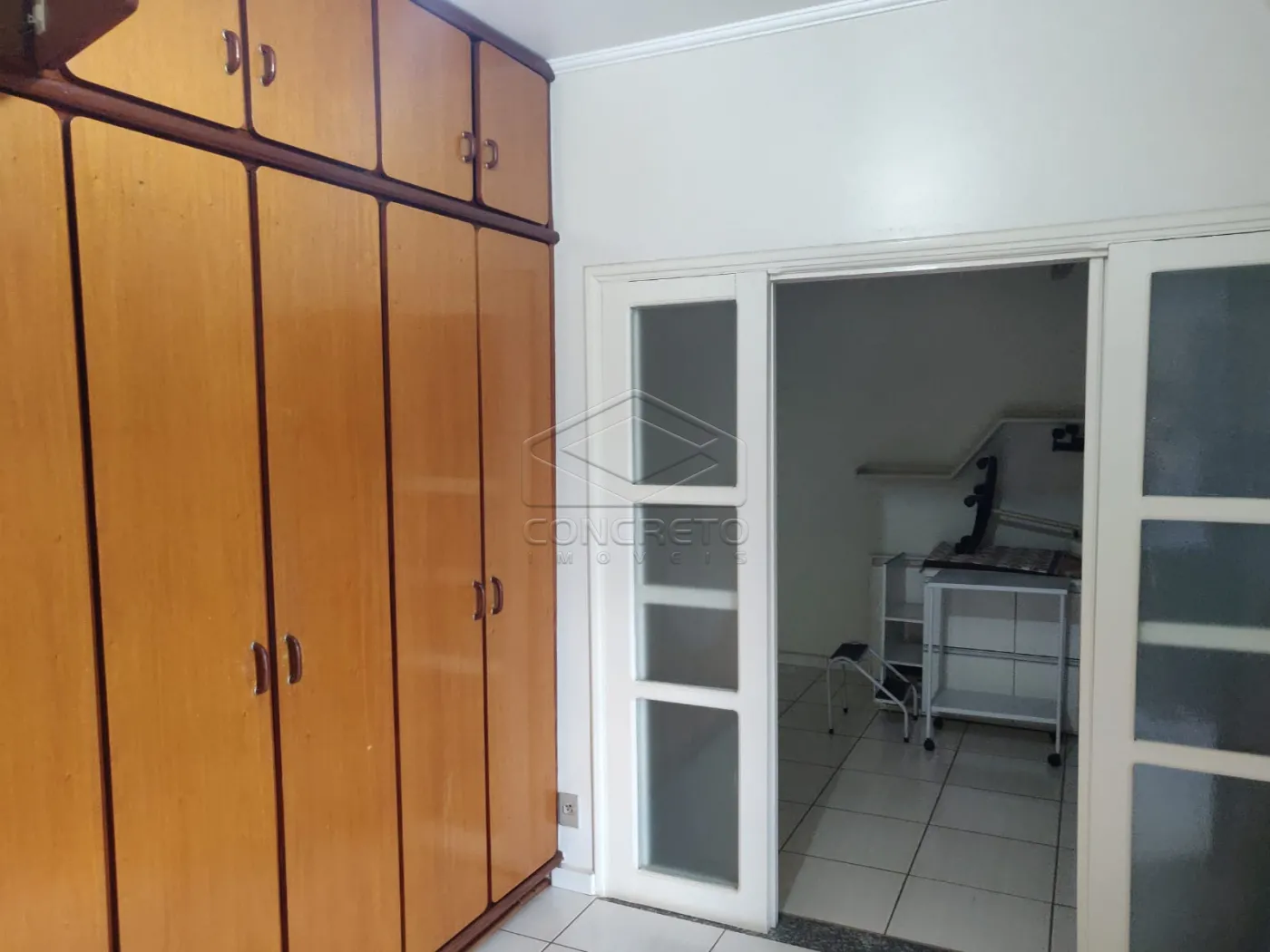 Alugar Casa / Sobrado em Len&ccedil;&oacute;is Paulista R$ 3.500,00 - Foto 13