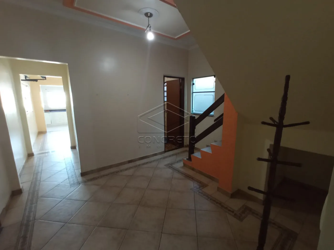 Alugar Casa / Sobrado em Len&ccedil;&oacute;is Paulista R$ 3.000,00 - Foto 4