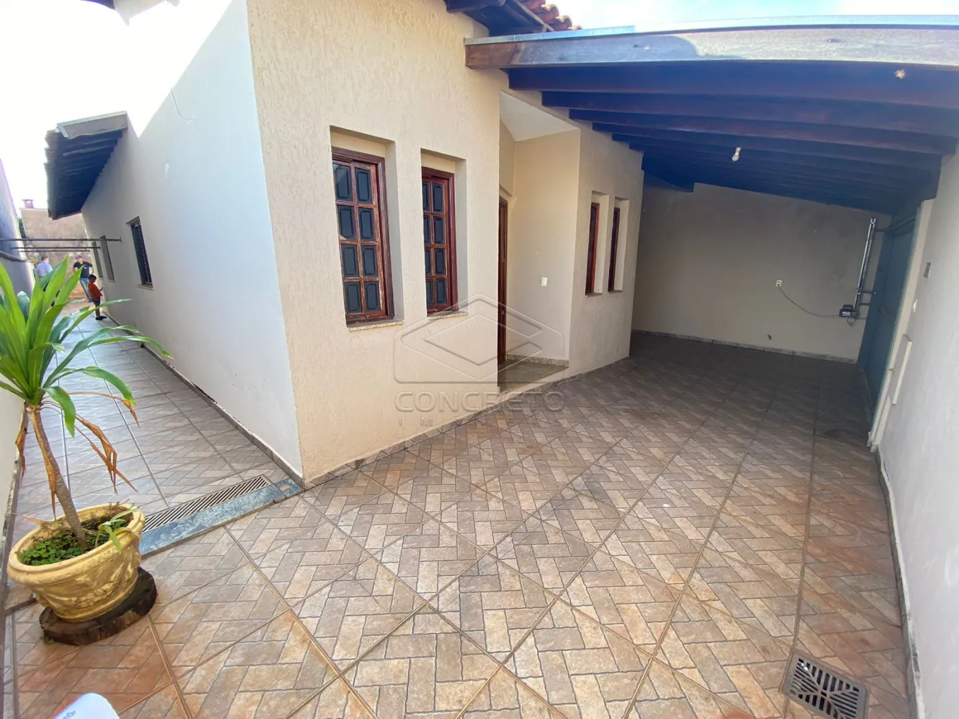 Alugar Casa / Padr&atilde;o em Len&ccedil;&oacute;is Paulista R$ 2.500,00 - Foto 2