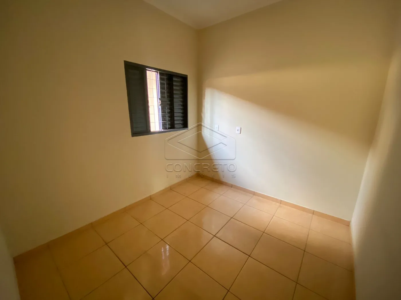 Alugar Casa / Padr&atilde;o em Len&ccedil;&oacute;is Paulista R$ 2.500,00 - Foto 4