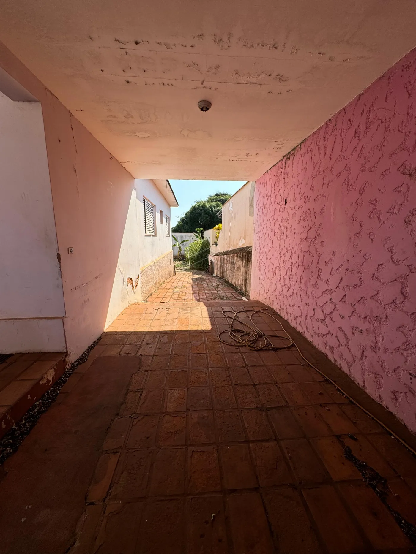 Alugar Casa / Padr&atilde;o em Len&ccedil;&oacute;is Paulista R$ 1.500,00 - Foto 1