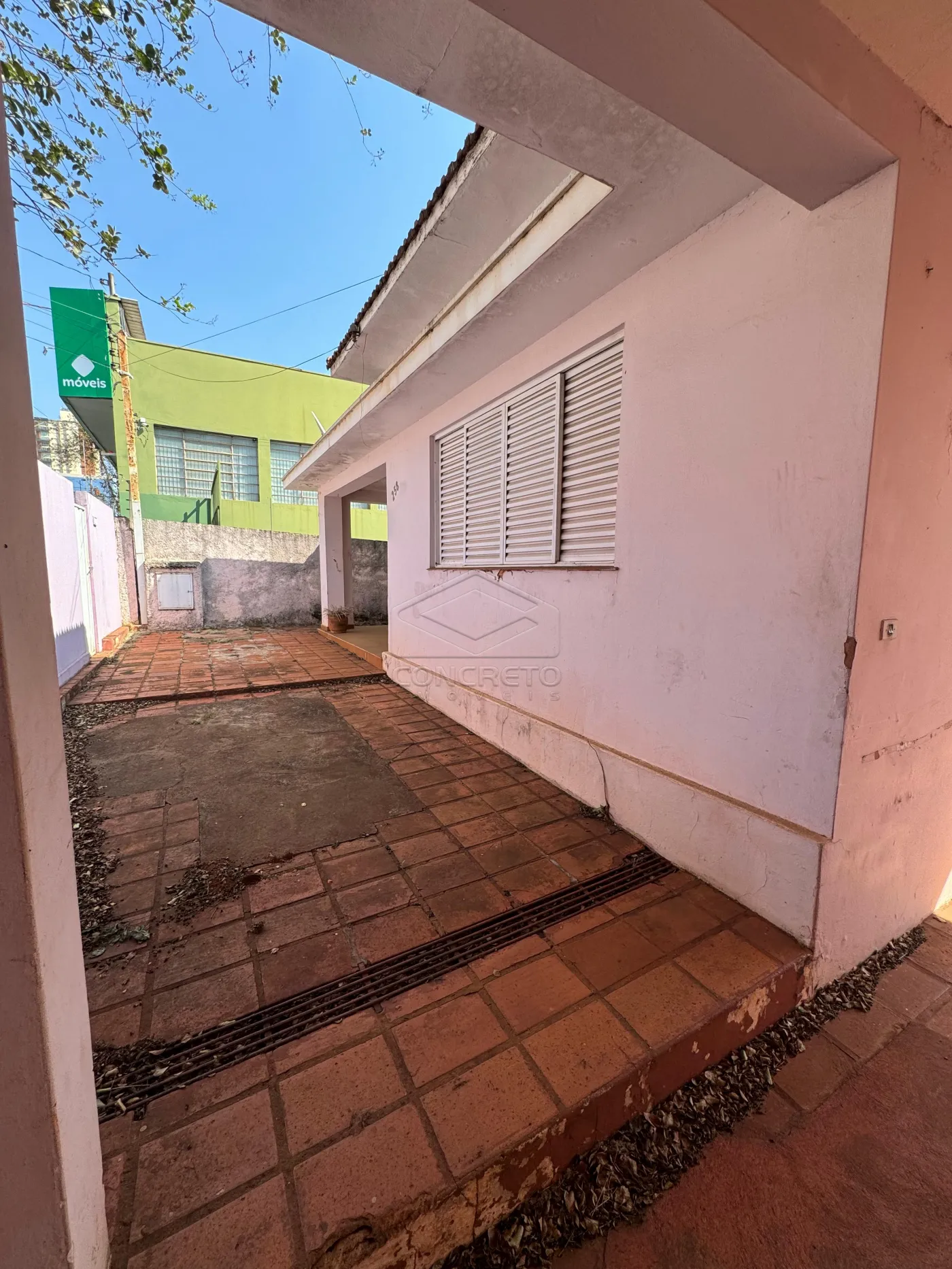 Alugar Casa / Padr&atilde;o em Len&ccedil;&oacute;is Paulista R$ 1.500,00 - Foto 2