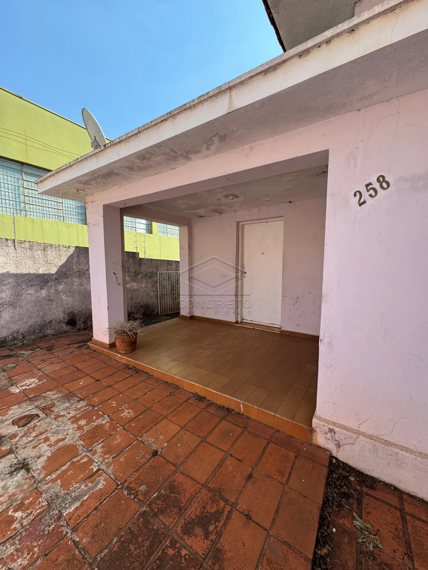 Alugar Casa / Padr&atilde;o em Len&ccedil;&oacute;is Paulista R$ 1.500,00 - Foto 3