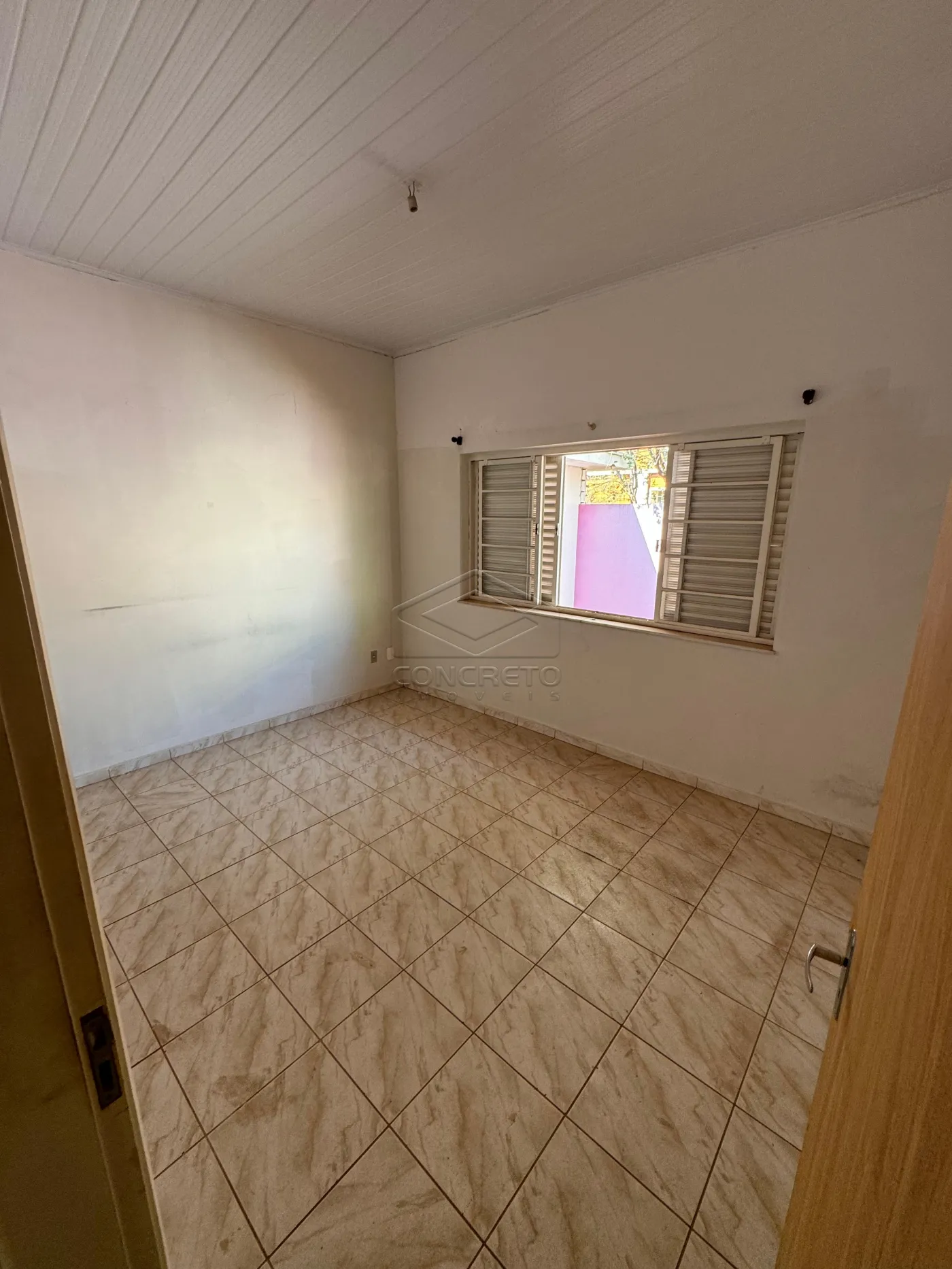 Alugar Casa / Padr&atilde;o em Len&ccedil;&oacute;is Paulista R$ 1.500,00 - Foto 7