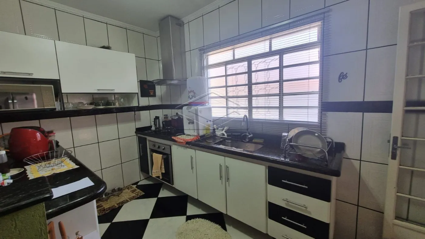 Comprar Casa / Padr&atilde;o em Len&ccedil;&oacute;is Paulista R$ 450.000,00 - Foto 5