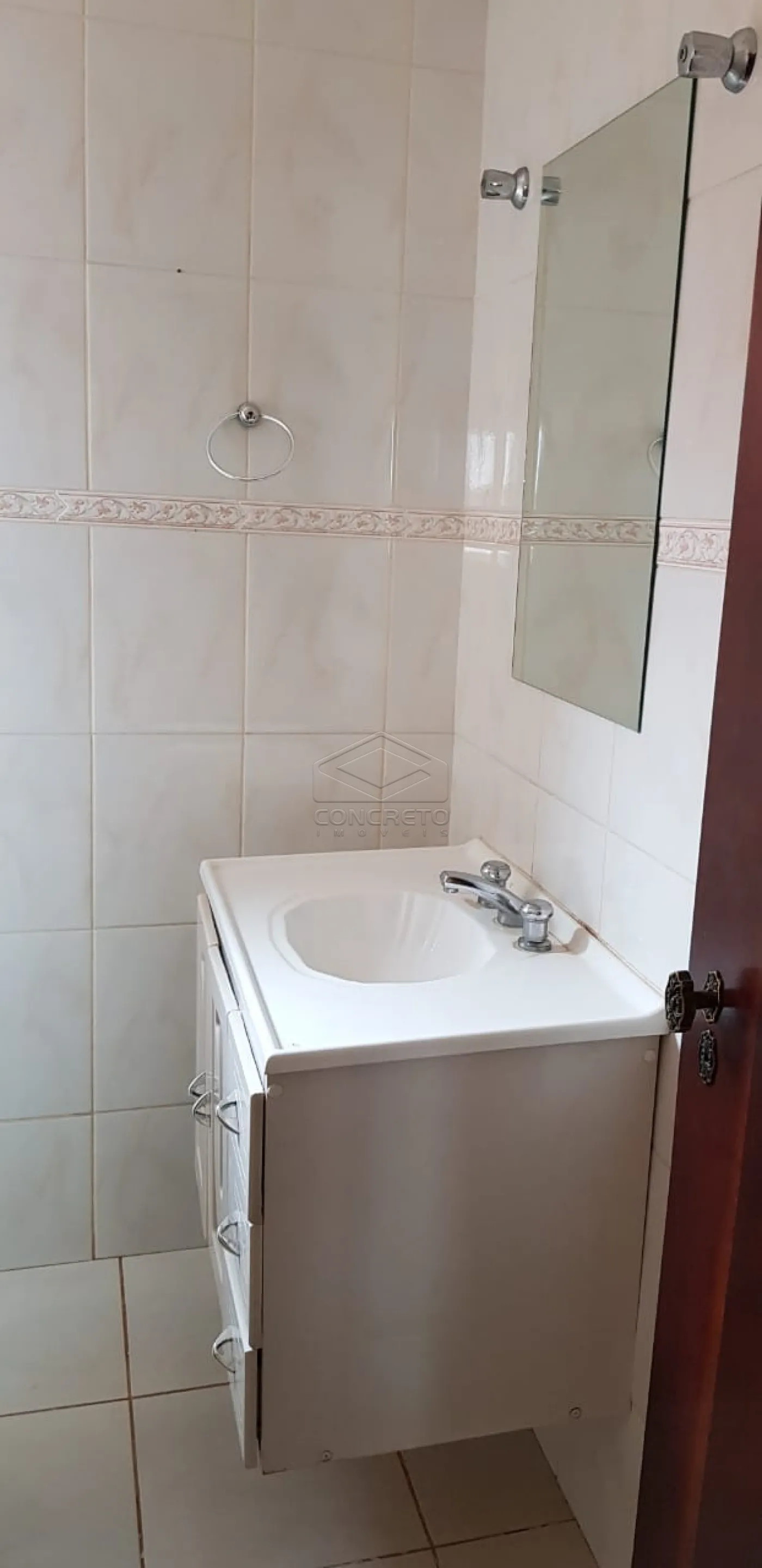 Comprar Casa / Padr&atilde;o em Len&ccedil;&oacute;is Paulista R$ 750.000,00 - Foto 4