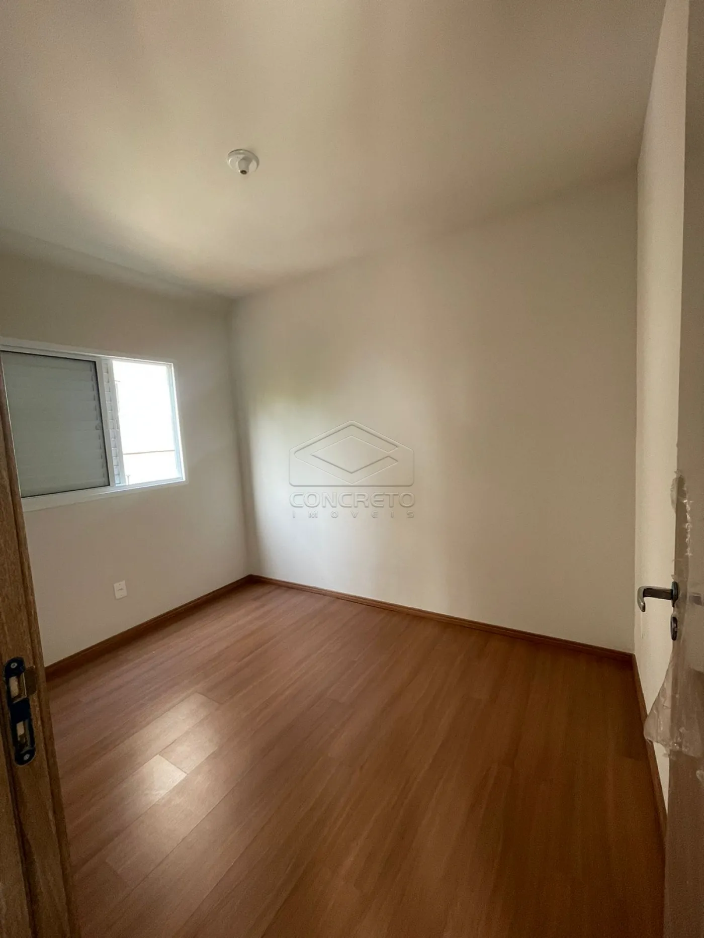 Alugar Apartamento / Padr&atilde;o em Len&ccedil;&oacute;is Paulista R$ 1.770,00 - Foto 3