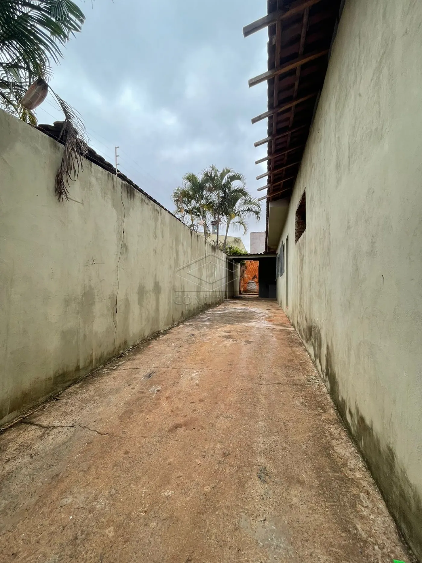 Alugar Casa / Padr&atilde;o em Len&ccedil;&oacute;is Paulista R$ 1.150,00 - Foto 1