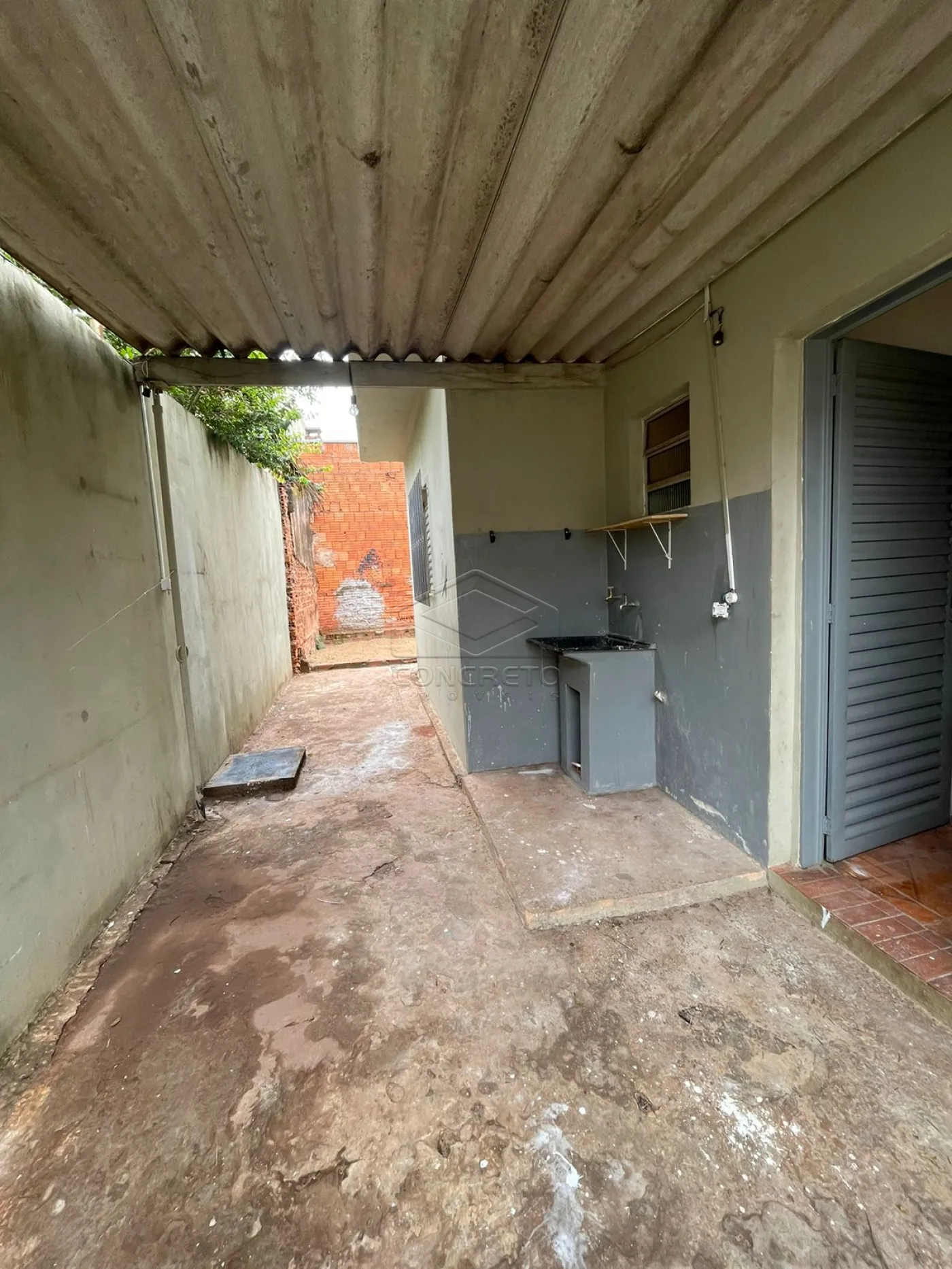 Alugar Casa / Padr&atilde;o em Len&ccedil;&oacute;is Paulista R$ 1.150,00 - Foto 2