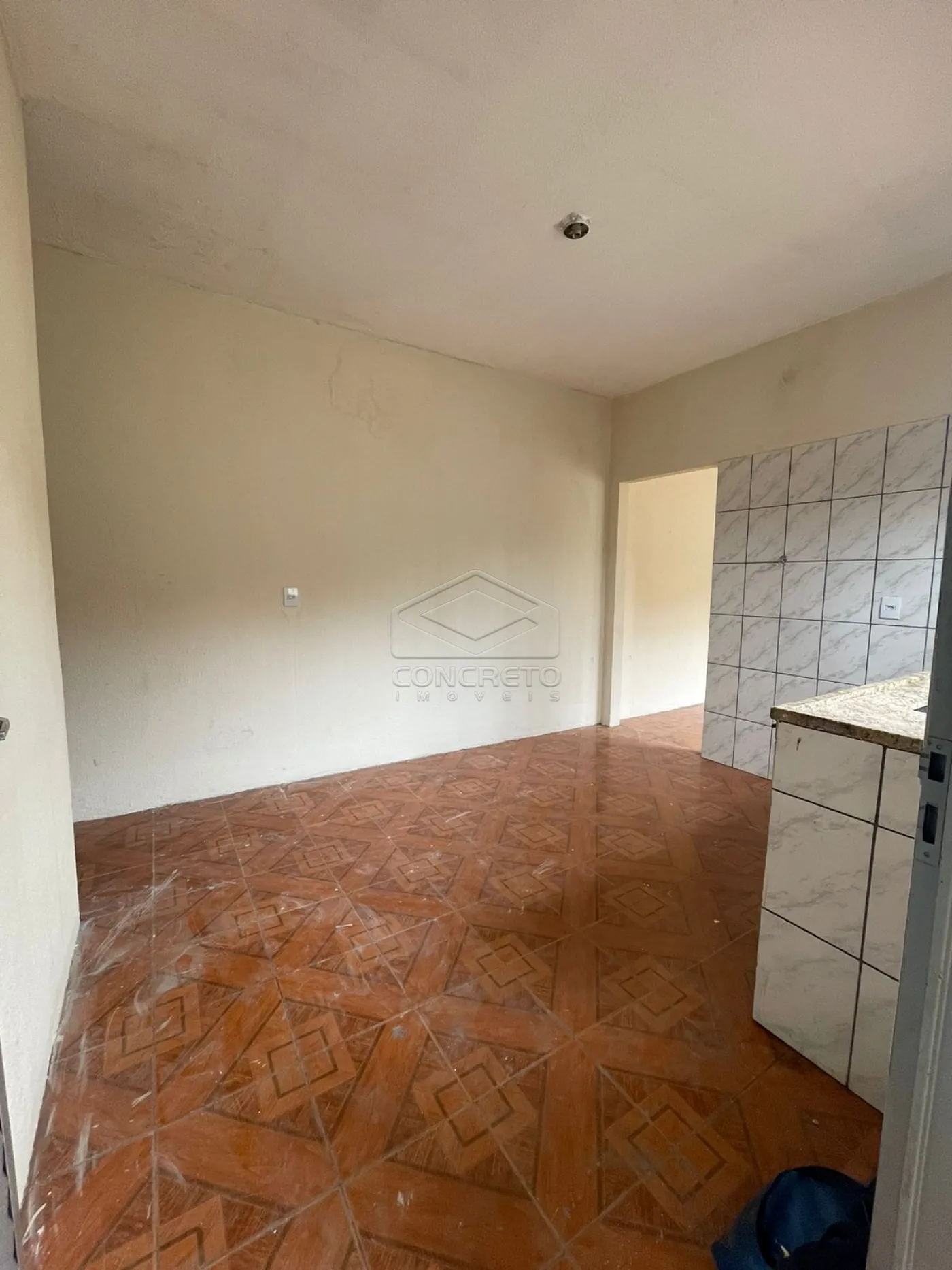 Alugar Casa / Padr&atilde;o em Len&ccedil;&oacute;is Paulista R$ 1.150,00 - Foto 3