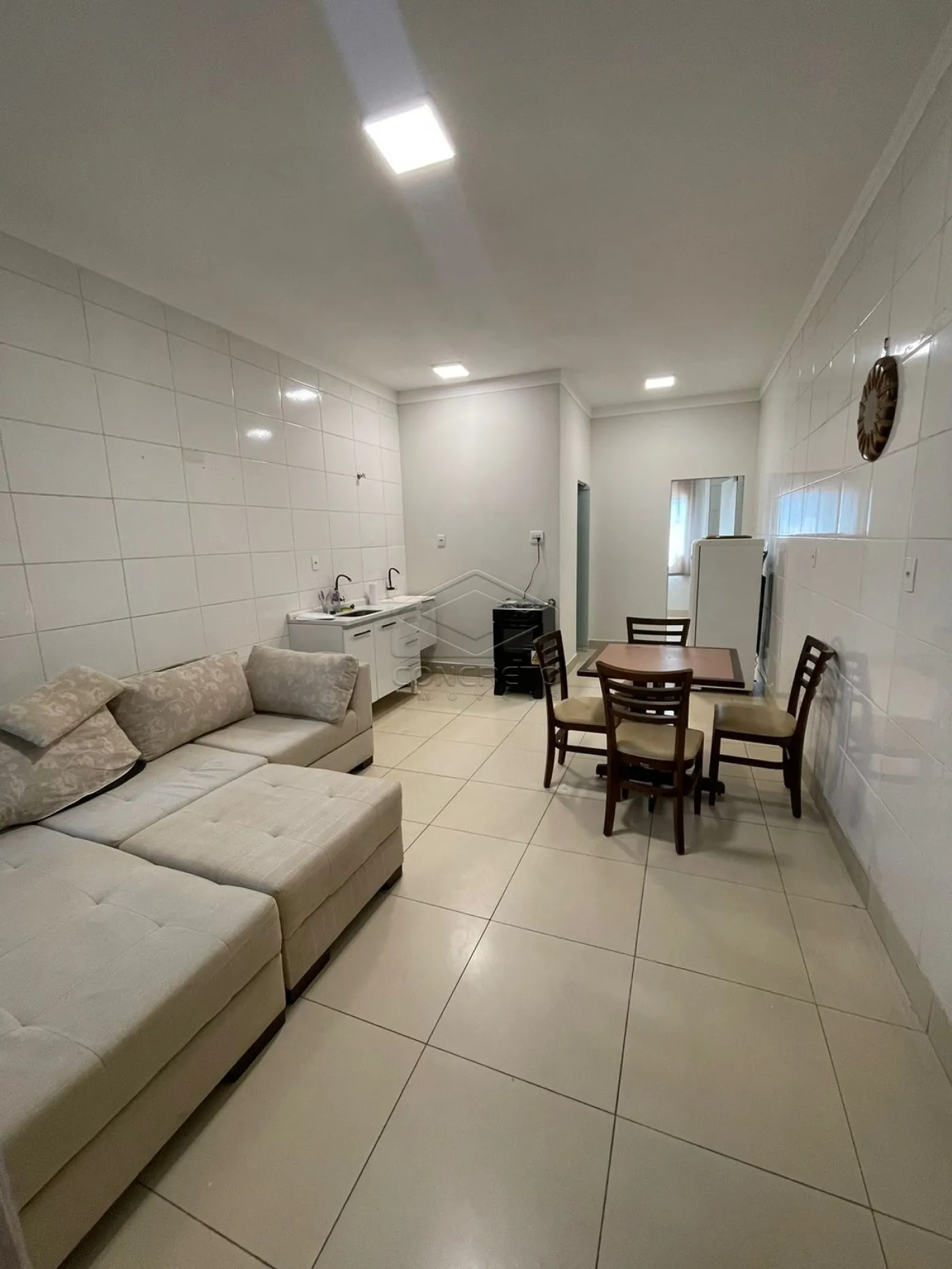 Alugar Apartamento / Kitnet em Len&ccedil;&oacute;is Paulista R$ 1.400,00 - Foto 2