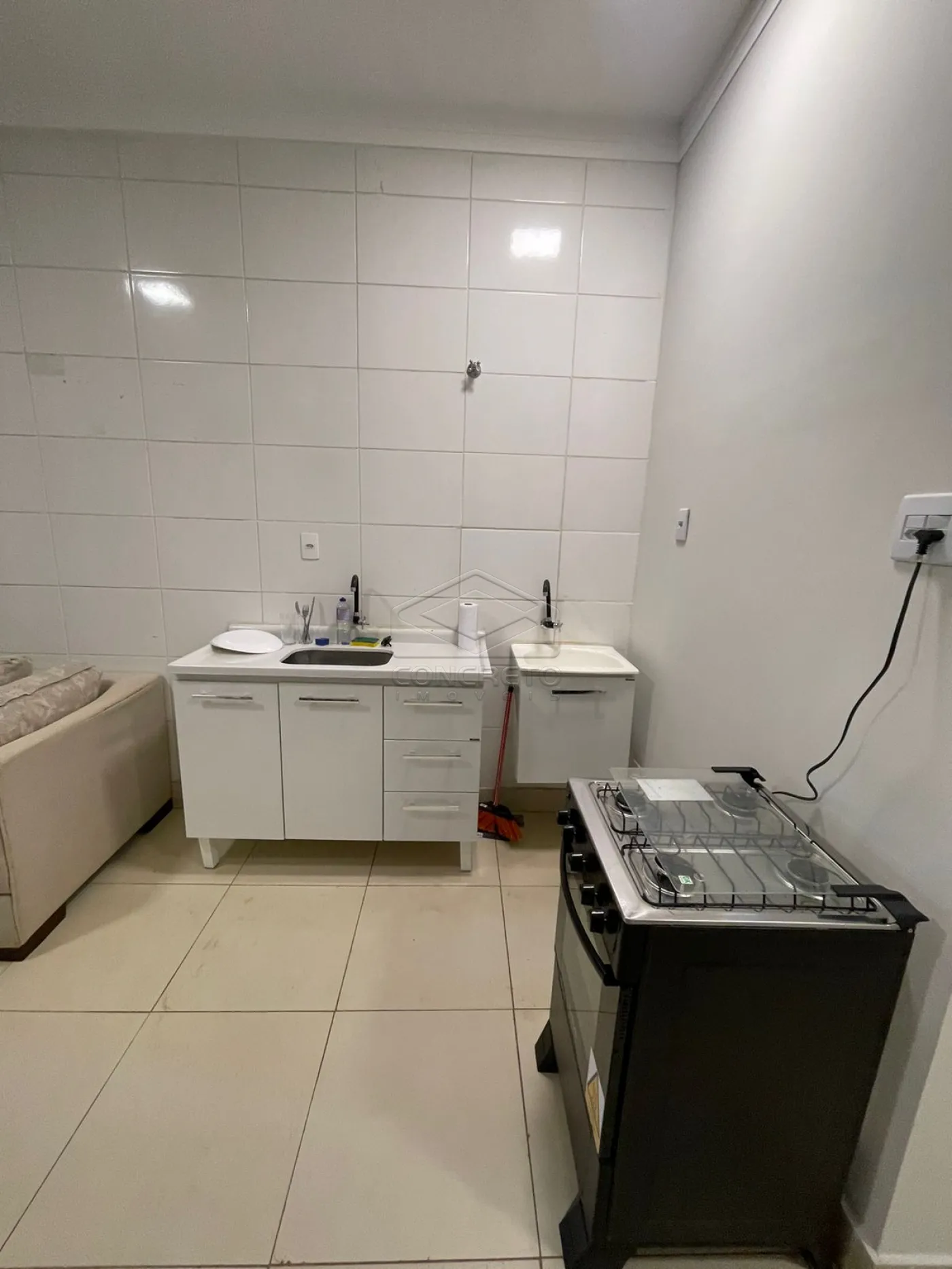 Alugar Apartamento / Kitnet em Len&ccedil;&oacute;is Paulista R$ 1.400,00 - Foto 3