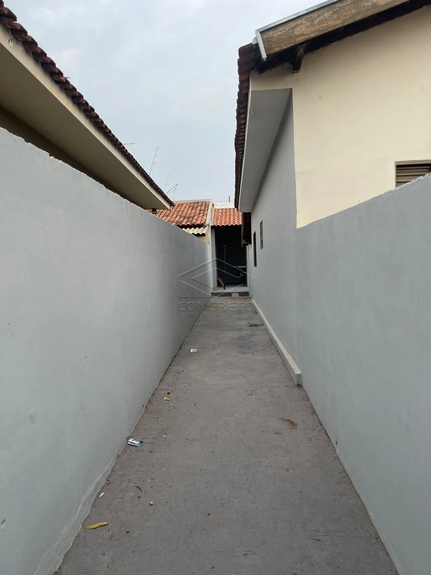 Alugar Casa / Padr&atilde;o em Len&ccedil;&oacute;is Paulista R$ 850,00 - Foto 1