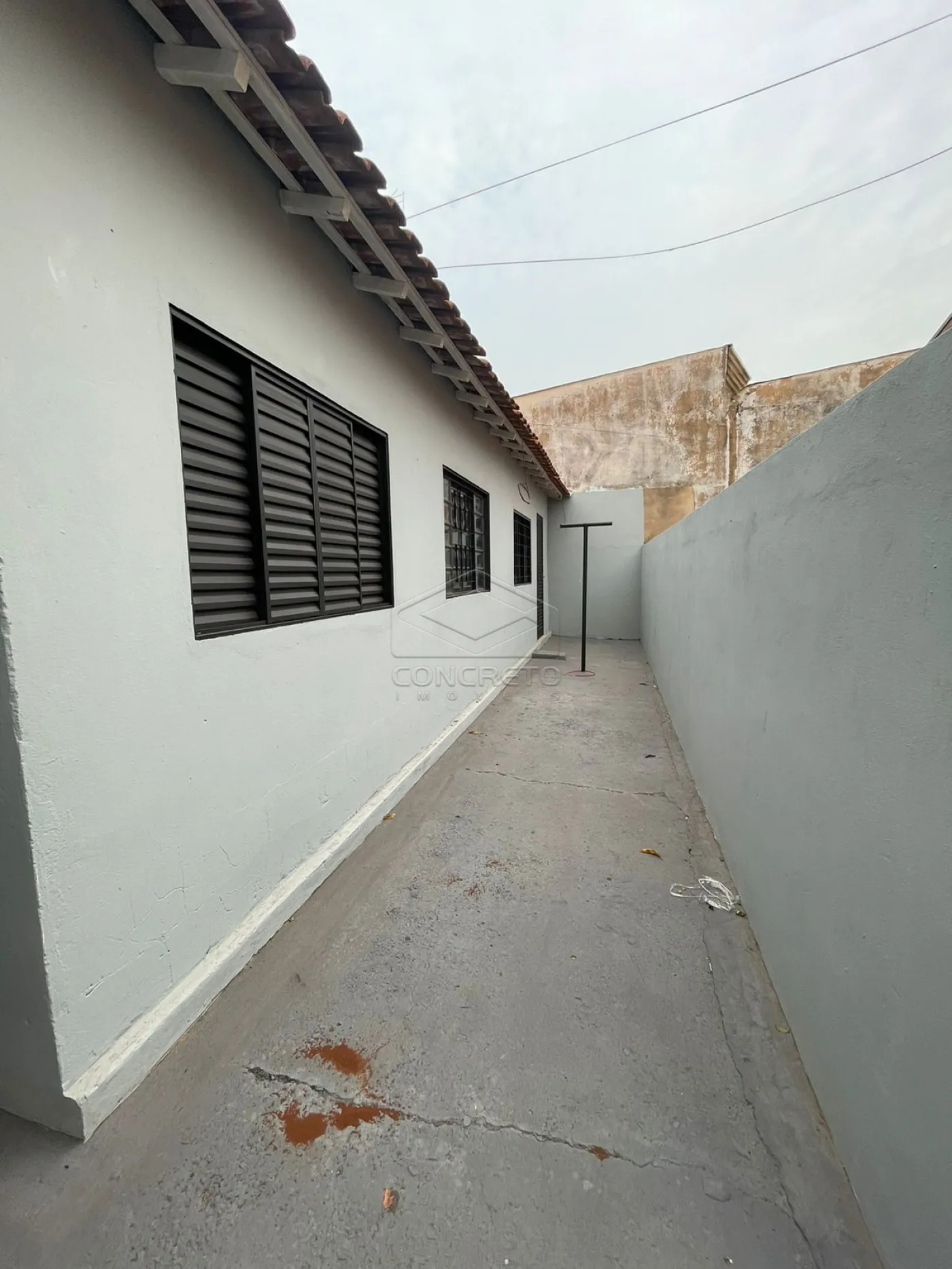 Alugar Casa / Padr&atilde;o em Len&ccedil;&oacute;is Paulista R$ 850,00 - Foto 4