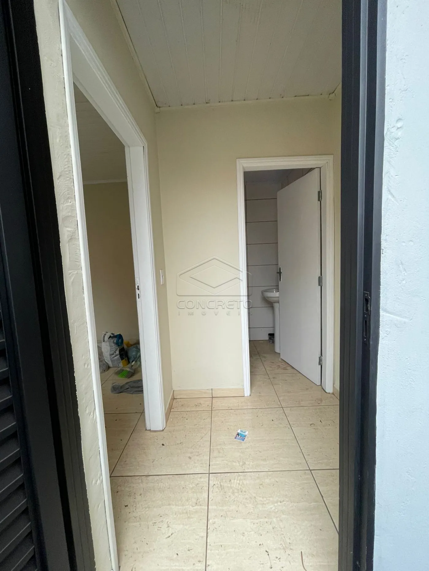 Alugar Casa / Padr&atilde;o em Len&ccedil;&oacute;is Paulista R$ 850,00 - Foto 5