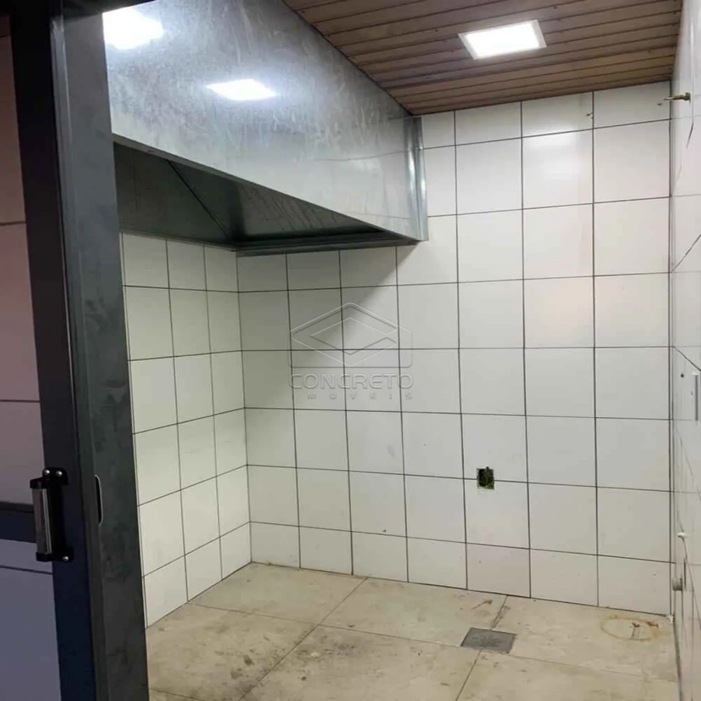 Alugar Comercial / Sal&atilde;o em Bauru R$ 1.400,00 - Foto 4