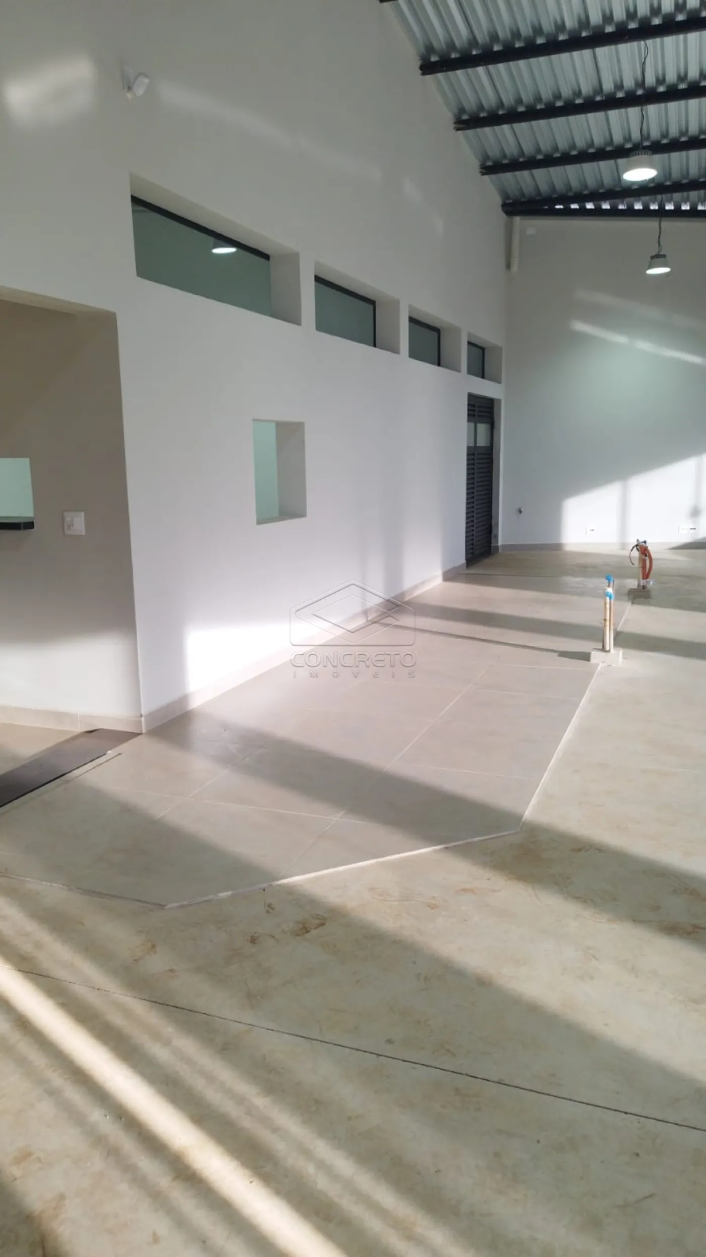 Alugar Comercial / Sal&atilde;o em Len&ccedil;&oacute;is Paulista R$ 8.000,00 - Foto 2