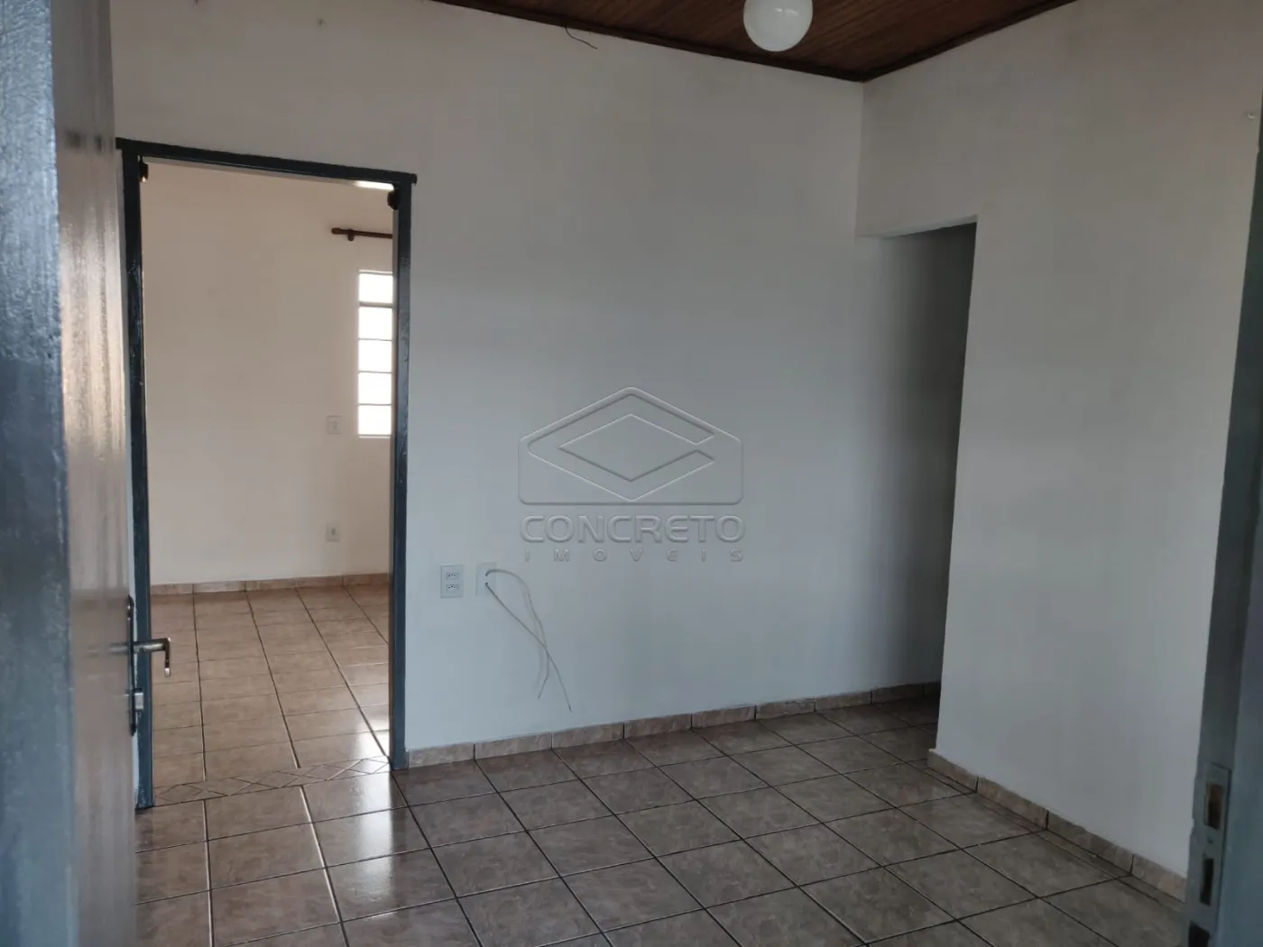 Alugar Casa / Padr&atilde;o em Len&ccedil;&oacute;is Paulista R$ 1.600,00 - Foto 4