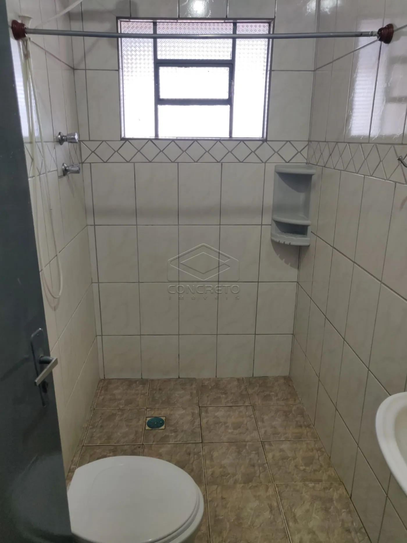 Alugar Casa / Padr&atilde;o em Len&ccedil;&oacute;is Paulista R$ 1.600,00 - Foto 9