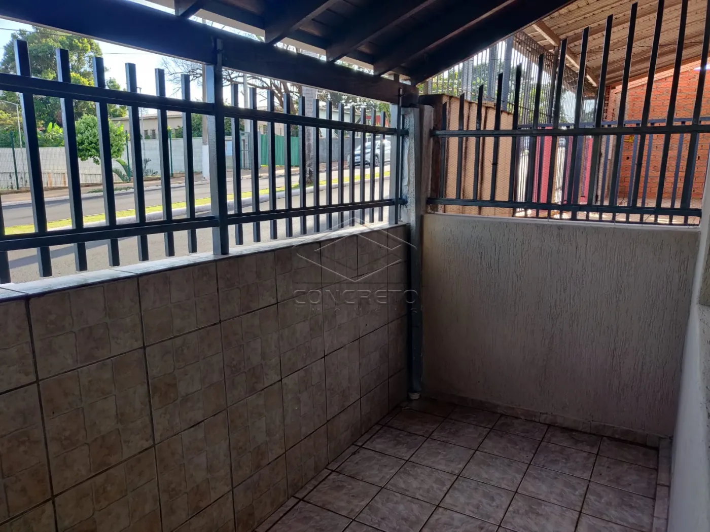 Alugar Casa / Padr&atilde;o em Len&ccedil;&oacute;is Paulista R$ 1.600,00 - Foto 2