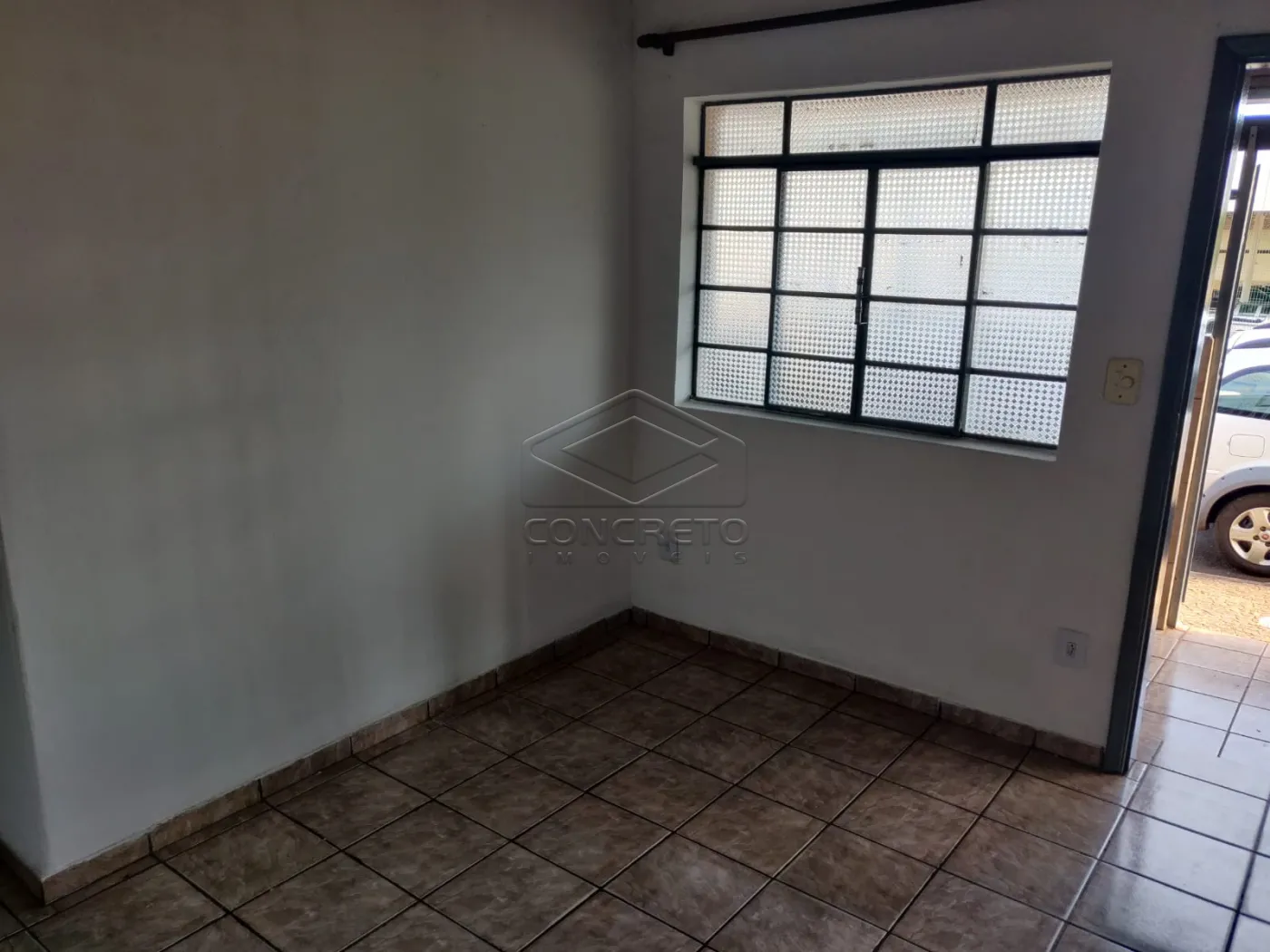Alugar Casa / Padr&atilde;o em Len&ccedil;&oacute;is Paulista R$ 1.600,00 - Foto 3