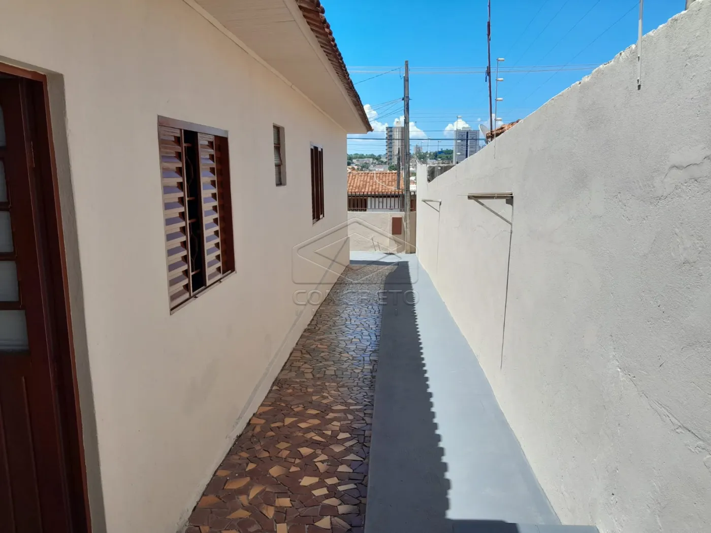 Comprar Casa / Resid&ecirc;ncia em Len&ccedil;&oacute;is Paulista R$ 200.000,00 - Foto 2